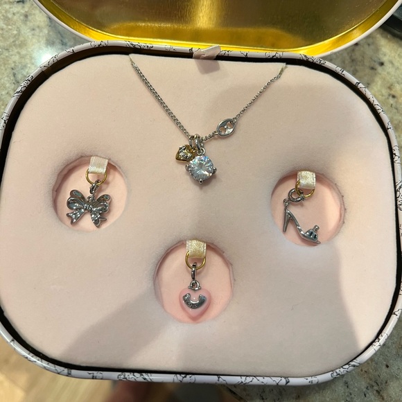 Juicy Necklace - Picture 3 of 5